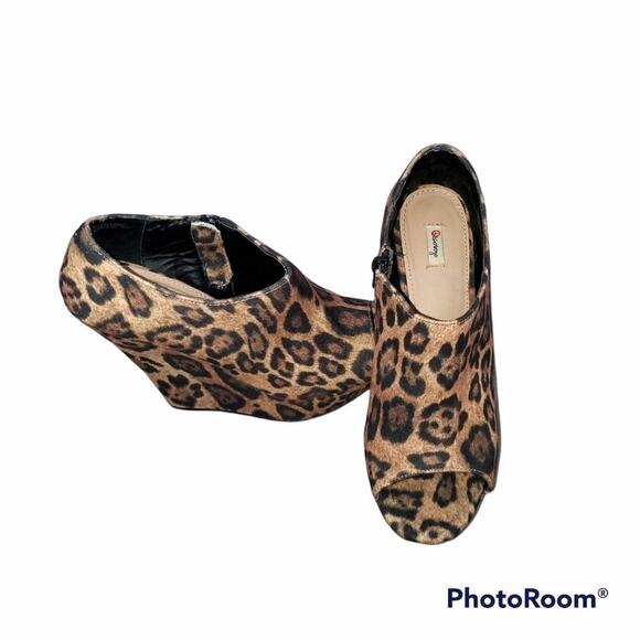 Olsenboye size 6.5 women's leopard print platform heels - Picture 1 of 4